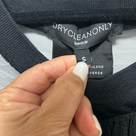 Dry Clean Only Women’s Ruffle T-Shirt Size Small - Picture 2 of 13